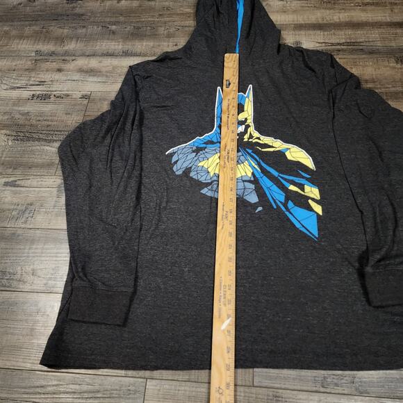 Batman black hooded long sleeve Tshirt Size 2X 2324 - Picture 2 of 5